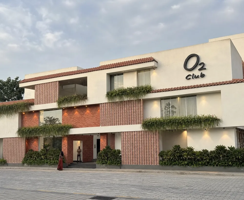 Mediterranean villa exterior — Ceyone Oxyrich (2 of 5)